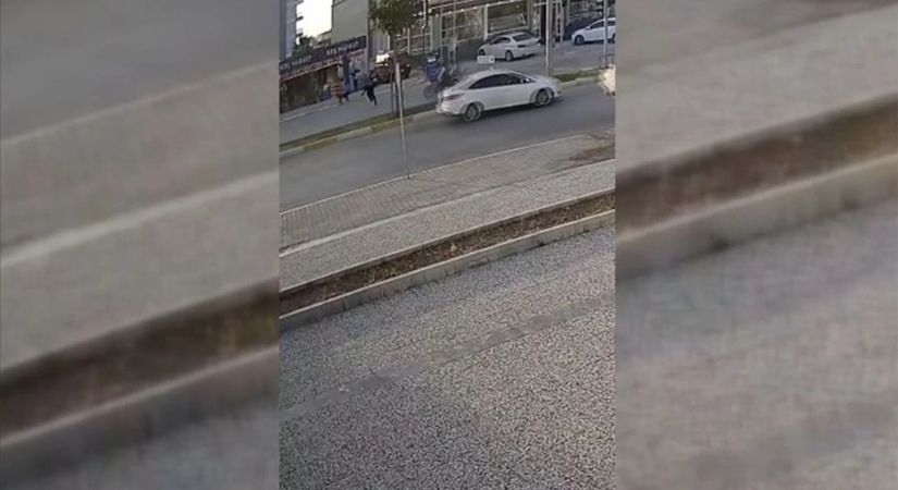 Antalya’da Sahipsiz Köpeğin Kovaladığı Çocuğa Motosiklet Çarptı: İki Yaralı