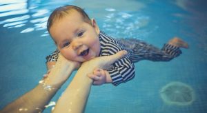 Bebeklerde Yüzme Eğitimi ve Faydaları