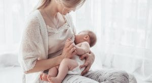 Yenidoğan Bebeklerde Emzirme Eğitimi