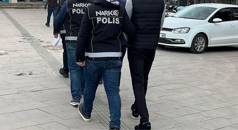İstanbul’da 801,5 Kilogram Metamfetamin Ele Geçirildi: İki Şüpheli Gözaltında