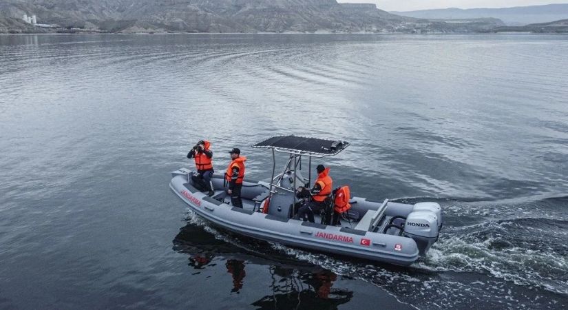 Jandarma, Sarıyar Baraj Gölü’nde Kaçak Avcılara Geçit Vermiyor