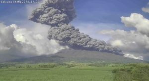 Kanlaon Yanardağı Patladı: Kül Yağışı ve Yangın Tehlikesi Bölgeyi Sardı