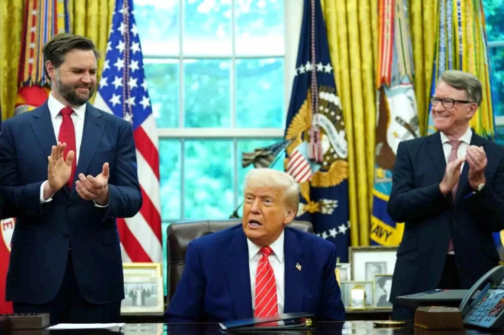 ABD ve İngiltere Arasında Tarihi Ticaret Anlaşması İmzalandı