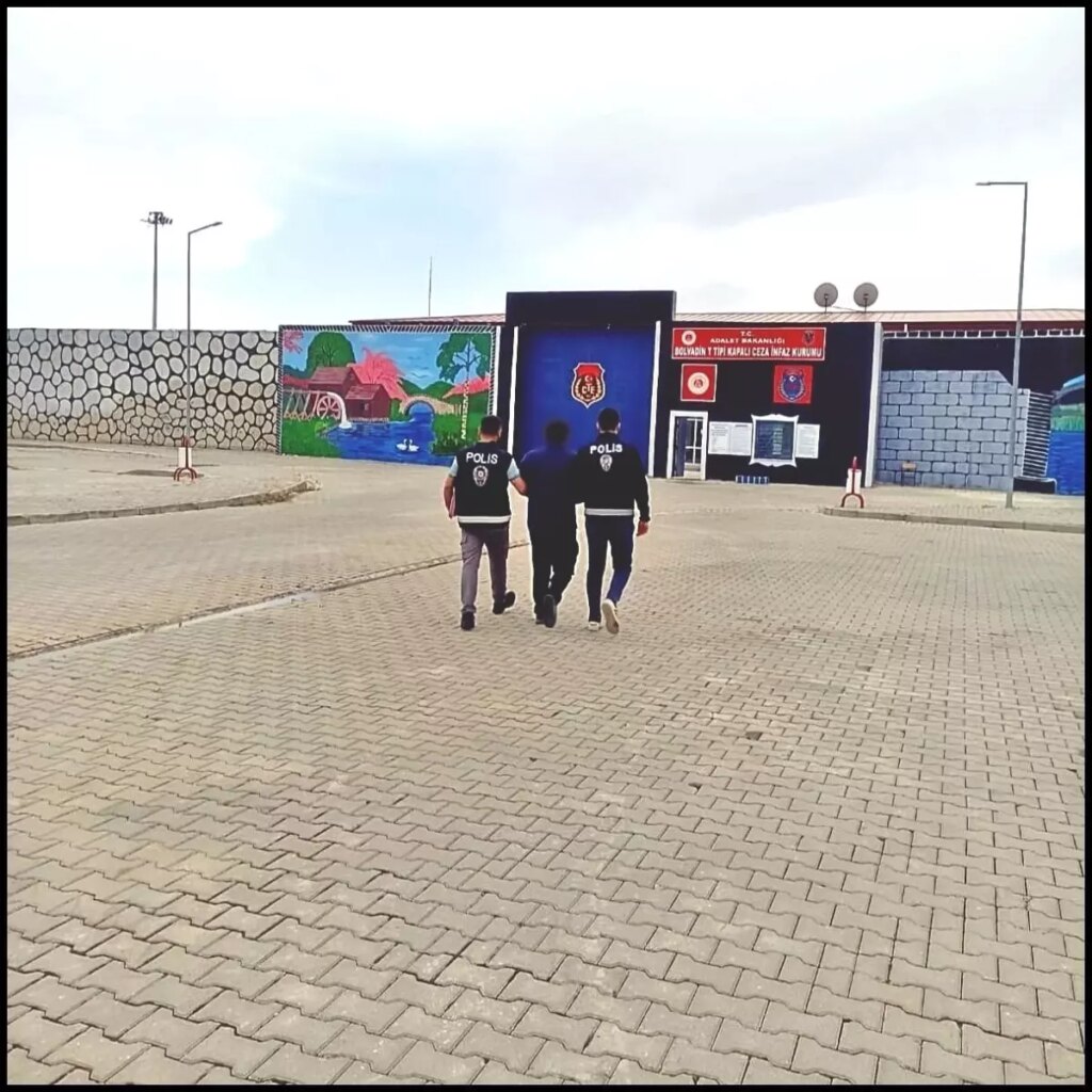 Afyonkarahisar’da Dolandırıcılık Suçundan Aranan Şahıs Yakalandı