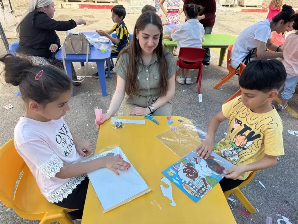 Antalya’da Ahmet Yesevi İlköğretim Okulu’nda Renkli Kermes Etkinliği