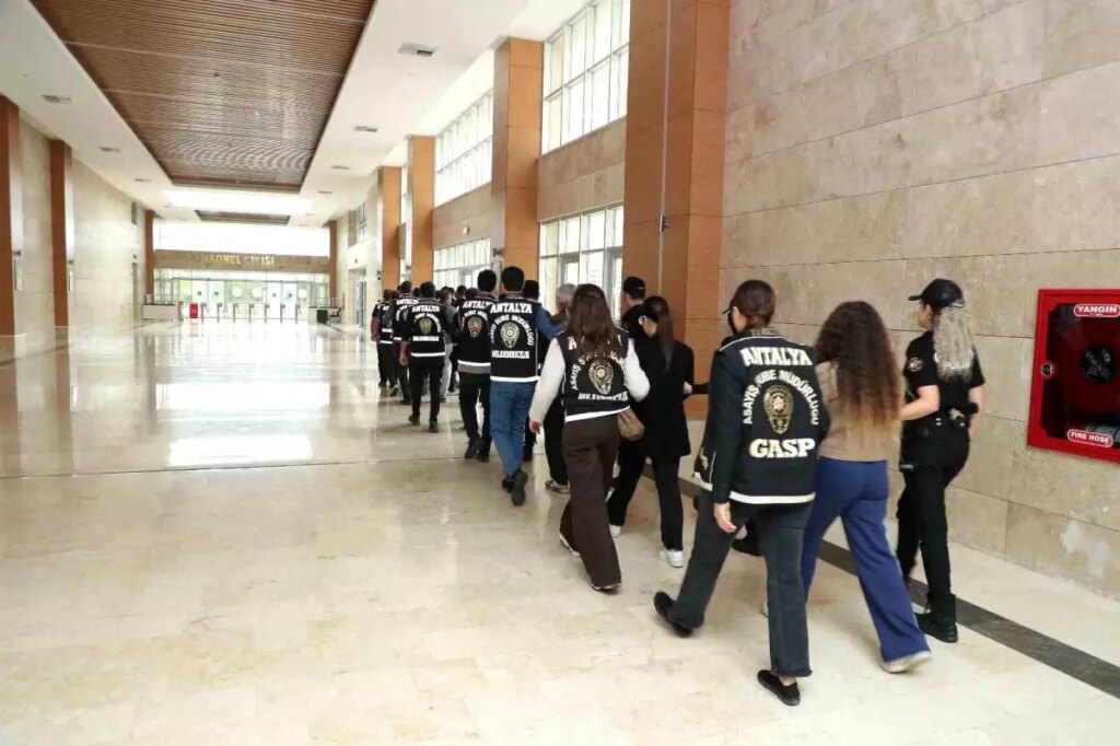 Antalya’da Fuhuş Operasyonu ve Detaylı Gözaltılar