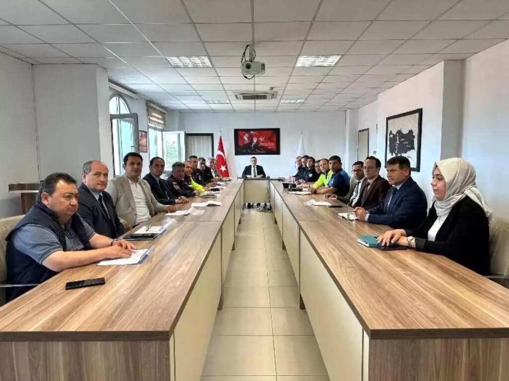 Burhaniye’de Güvenlik ve Asayiş Toplantısı Gerçekleştirildi