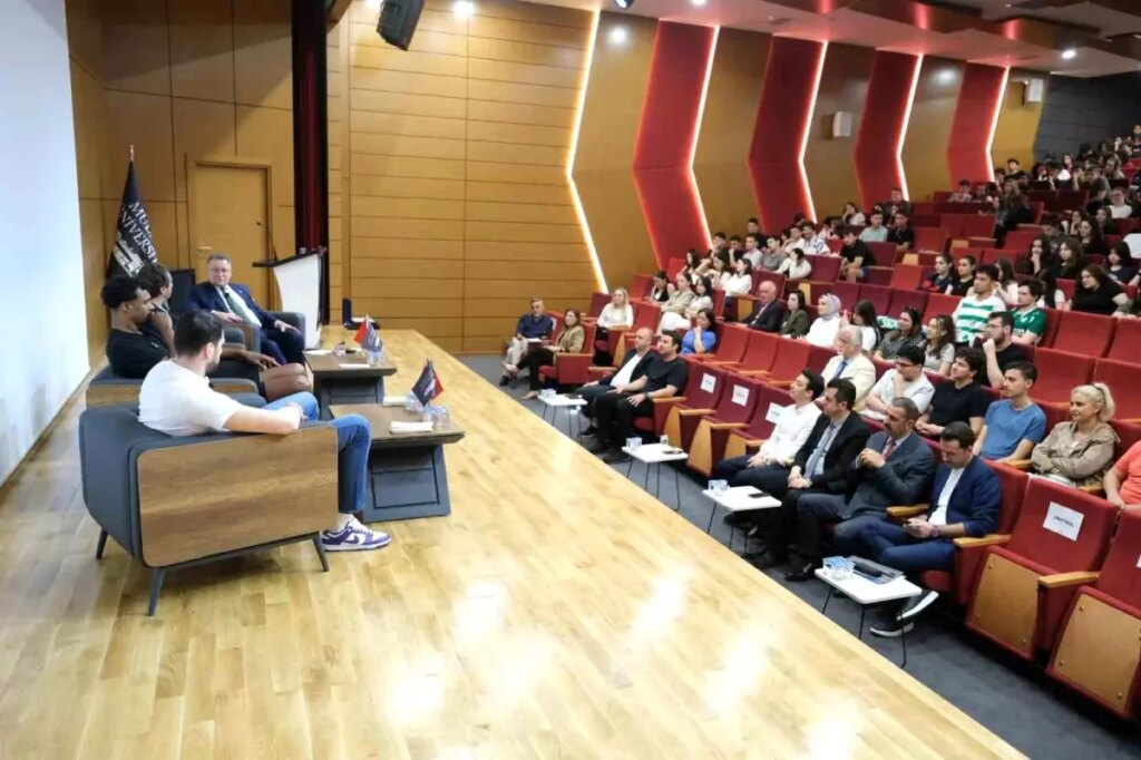 Bursaspor Basketbol Takımı Liderleri ve Öğrencilerle Buluştu