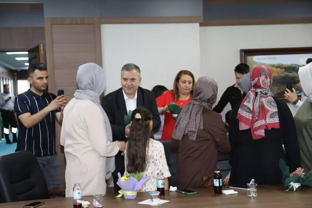 Çubuk Belediyesi’nden Anneler Günü’nde Sıcak ve Anlamlı Sürpriz