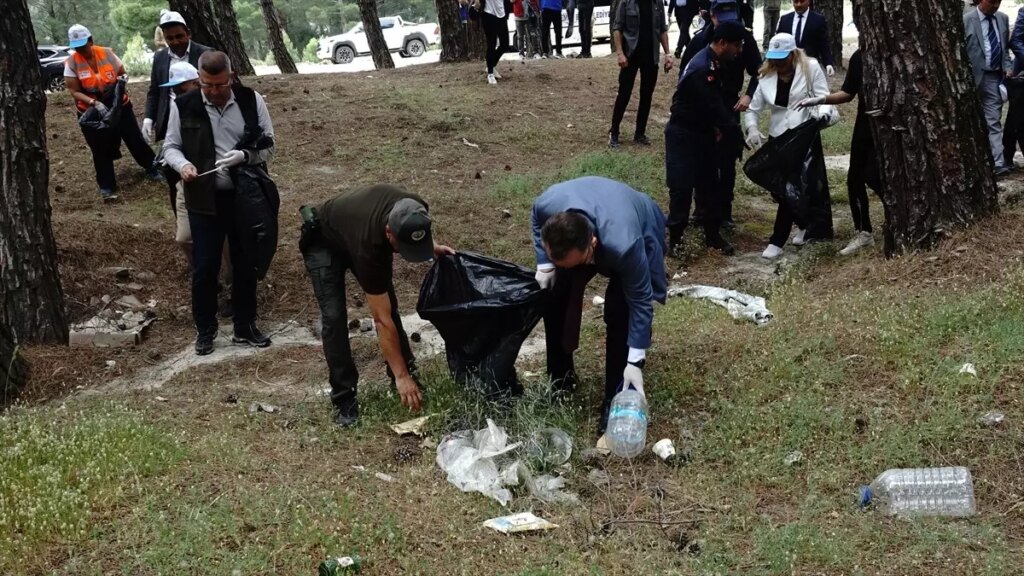 Edremit’te ‘Orman Benim’ Kampanyasıyla Orman Temizliği ve Farkındalık Çalışması