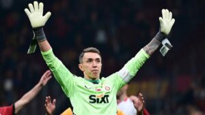 Fernando Muslera’nın Galatasaray’dan Ayrılma Planları ve Tarihçe