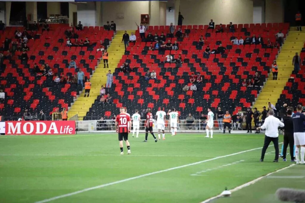 Gaziantep FK, Alanyaspor’a Evinde Kaybetti: Maçın Ayrıntıları ve Sonuçlar