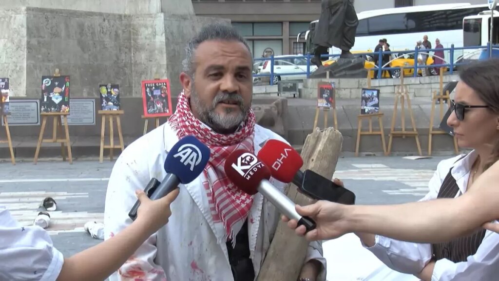 Gazze’deki Katliama Dikkat Çekmek İçin Protesto Eylemi