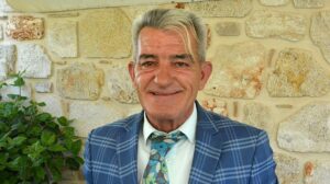 Hiç eğitim almadan 11 lisan öğrendi! Bulaşık yıkarken ortaya çıkan yetenek