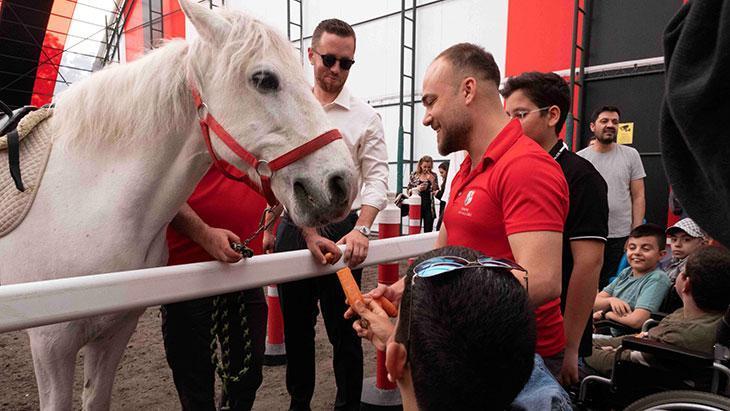 Hipodrom.com ve TJK’den Sosyal Sorumluluk Projesi: Atla Terapi Merkezi İş Birliği ve Engelliler Haftası Etkinliği