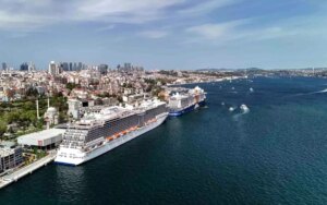İstanbul’da Dev Kruvaziyer Gemileri Boğaz ve Galataport’ta Görüntülendi