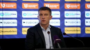 Kayserispor, Antalyaspor’u 3-1 mağlup etti ve önemli bir galibiyet elde etti