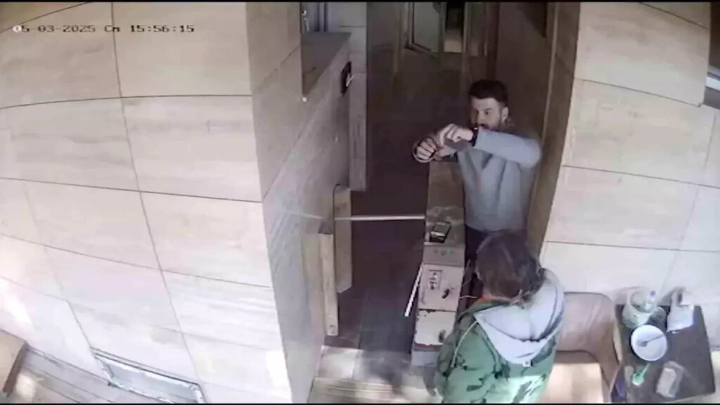 Manisa’da Değerli Altın Keseyi Bulan Kafe İşletmecisi, Sahibini Polise Teslim Etti