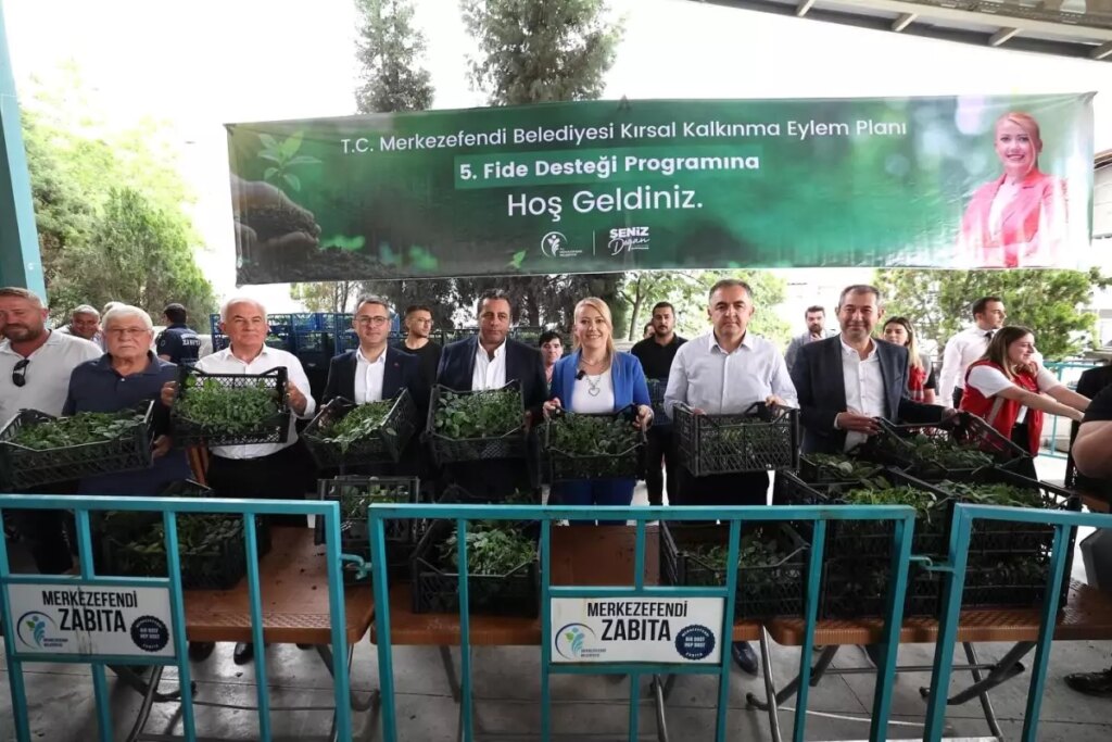 Merkezefendi Belediyesi’nin Çiftçilere Yönelik Fide Dağıtım Etkinliği