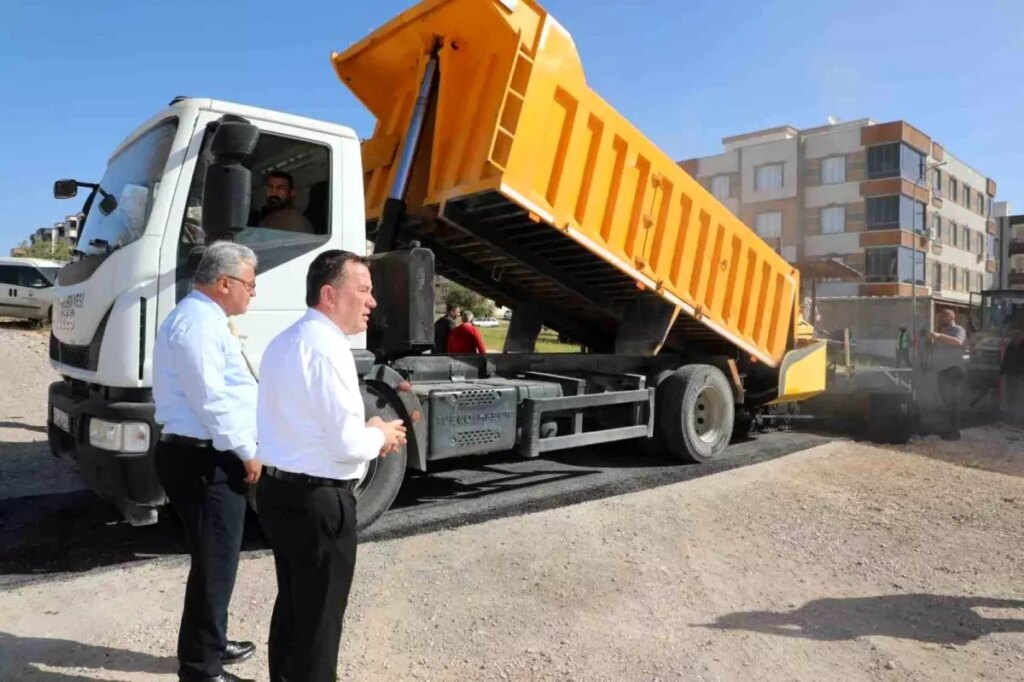 Nizip Belediye Başkanı Ali Doğan’dan Sıcak Asfalt Çalışmalarında İşçilere Moral Ziyareti