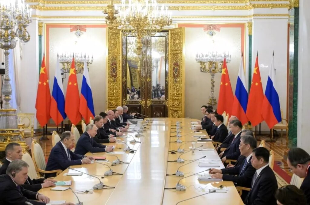 Rusya ve Çin Liderleri Tarihi Zafer Günü’nde Bir Araya Geldi