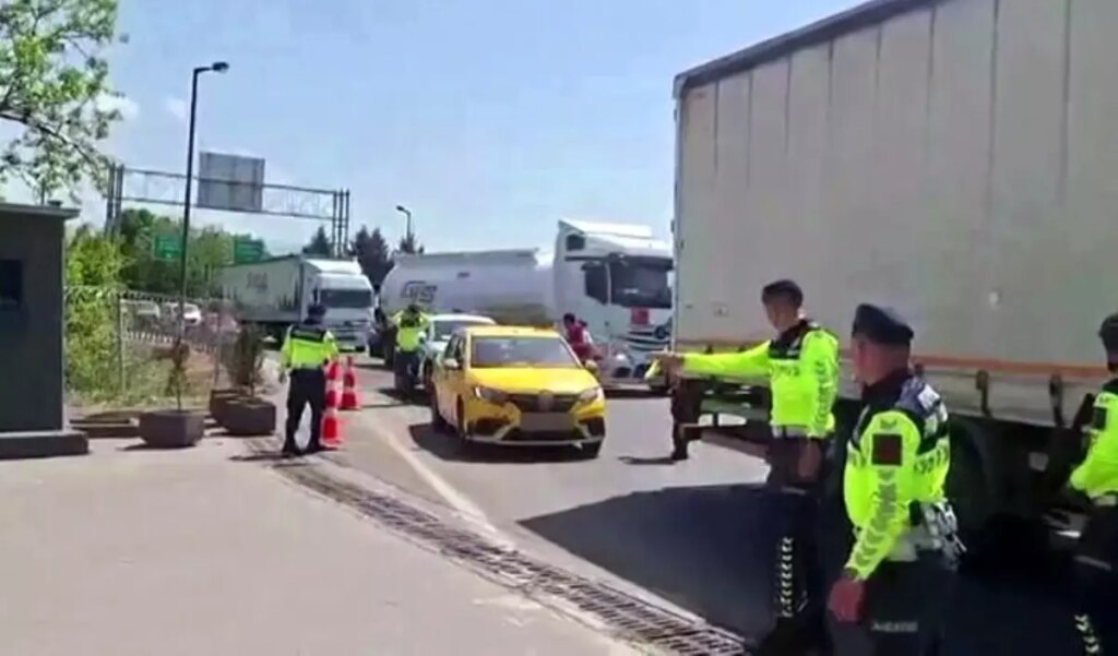 Sakarya’da Jandarma Ekiplerinden Düzensiz Göçmen Kaçakçılığına Darbe