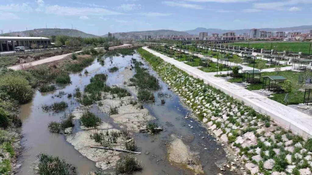 Sincan Belediyesi Ova Çayı Islah Çalışmalarıyla Daha Yeşil ve Yaşanabilir Bir İlçe Hedefliyor