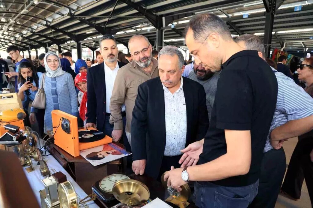 Talas’ta Antika Pazarı Mayıs Ayında da Nostaljiyi Yaşatıyor