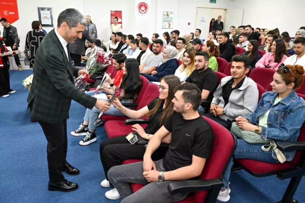 Uşak’ta ‘Evlenecek Gençlerin Desteklenmesi Projesi’ Eğitimi Büyük İlgiyle Gerçekleşti