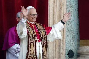 Vatikan’da Yeni Papa Seçimi ve Tarihî Anlar