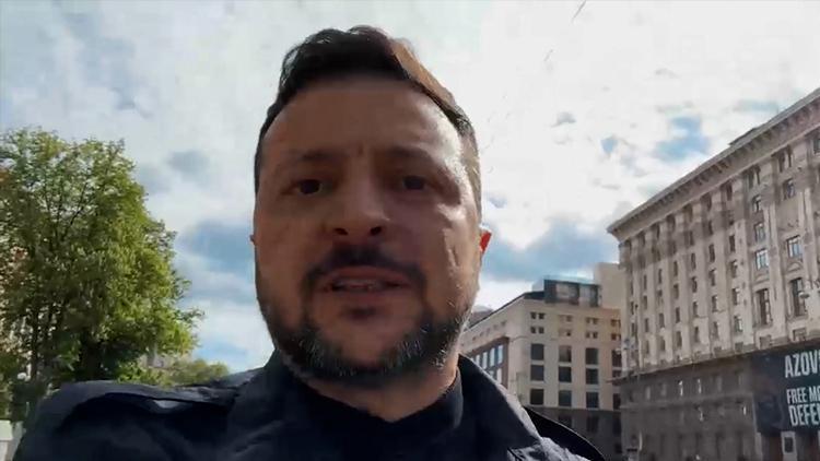 Zelenski’den gövde gösterisi: Sokağa indi… ‘Ya Rusya ya dünya değişecek’ dedi