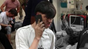 Antalya’da Korku Evi Yangını: 3 Genç Yaralandı ve Çocuklar Kurtarıldı