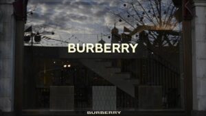 Burberry’den Stratejik Organizasyonel Değişiklikler ve Finansal Performans Güncellemesi