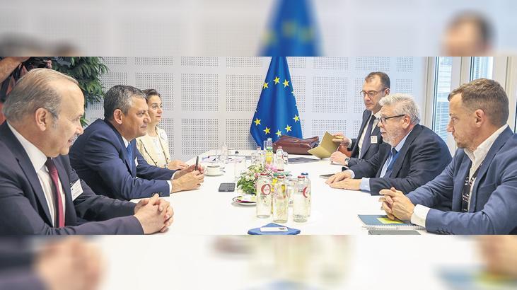 CHP Liderliği ve Parti İçi Gelişmeler Üzerine Güncel Analiz