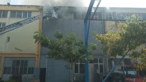 Esenyurt’taki Sanayi Sitesinde Yangın ve İtfaiye Çalışmaları