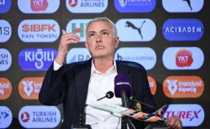 Fenerbahçe Teknik Direktörü Jose Mourinho’dan Hakem Yönetimi ve Takım Dizilişi Üzerine Açıklamalar