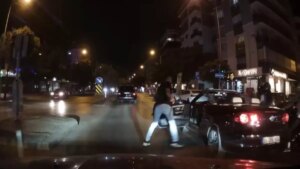 İzmir Karşıyaka’da Trafik Çatışması ve Tehdit Anları Kameralara Yansıdı