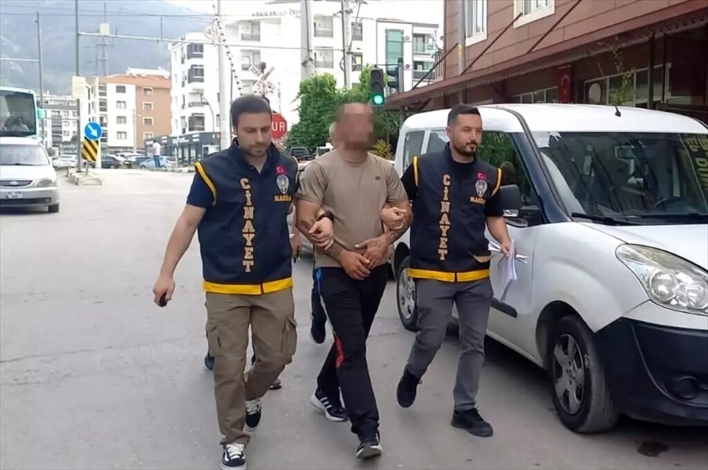 Manisa Yunusemre’de Araçlara Yönelik Geceleri Yaşanan Vandalizm Olayı Çözülerek Zanlı Yakalandı