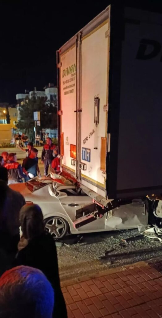 Mersin Silifke’de Feci Kaza: İki Genç Hayatını Kaybetti