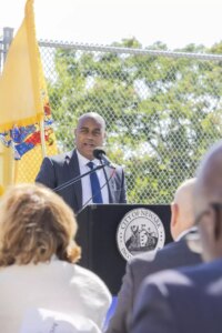 Newark Belediye Başkanı Ras J. Baraka ICE Merkezinde Gözaltına Alındı