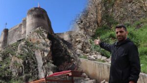 Oltu Kalesi’nin Sur Duvarlarındaki Yıkım Endişe Yarattı