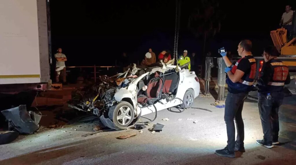 Silifke’de Trafik Kazası: 2 Ölü ve Kimlikleri Belirlendi