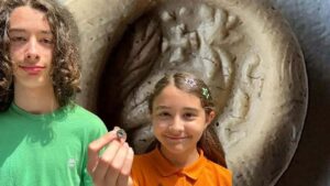 Troya Müzesi’ne Değerli Bir Bağış: Demirci Köyü’nden İki Kardeşin Hikayesi