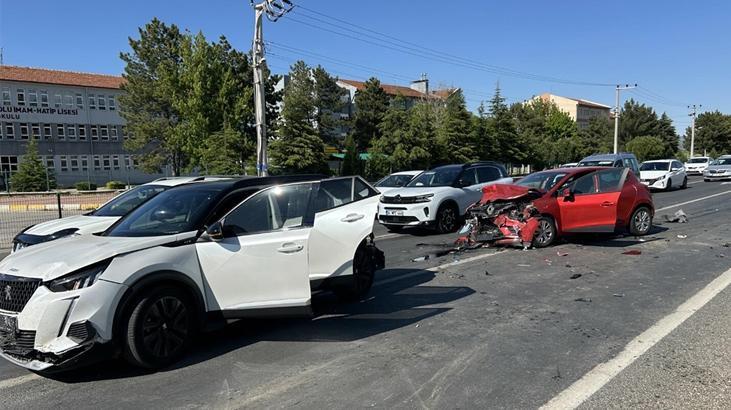 Uşak’ta Çok Otomobilli Zincirleme Kaza ve Yaralılar
