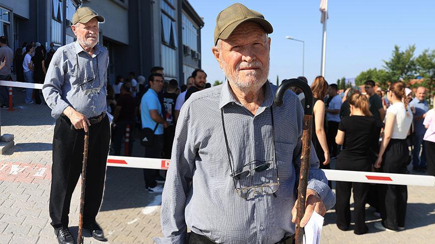 Yaşının Çok Ötesinde Bir Öğrenci: 81 Yaşındaki Şevki Kılıç’ın Üniversite Serüveni