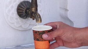 Beşiktaş’taki Barbaros Hayrettin Paşa Camii’nde Yaz Aylarının Serinletici Gelenği: Limonata İkramı