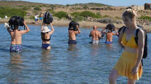 Doğa Tutkunları Cunda Adası’ndan Maden Adası’na Unutulmaz Bir Yürüyüş Deneyimi Yaşadı