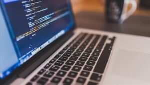 Dünya Çapında Teknoloji Sektöründe İşten Çıkarmalar ve Piyasa Değerleri Analizi