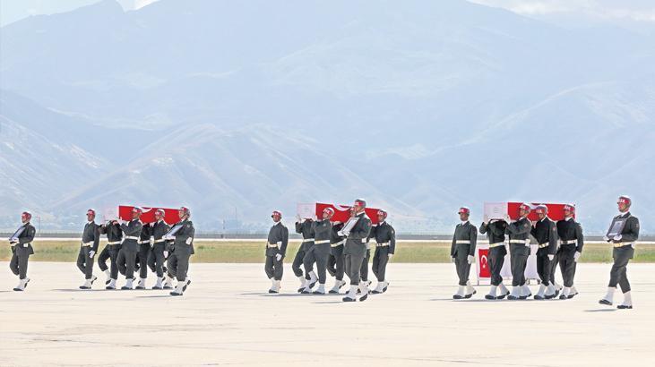 Hakkari’de Metan Gazı Patlaması Sonrası Şehitler İçin Anma Törenleri Düzenlendi