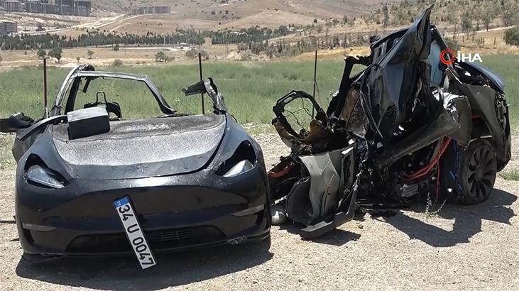 Malatya’da Feci Kaza: Tesla Otomobil Alev Alıp İki Sağlık Çalışanı Hayatını Kaybetti